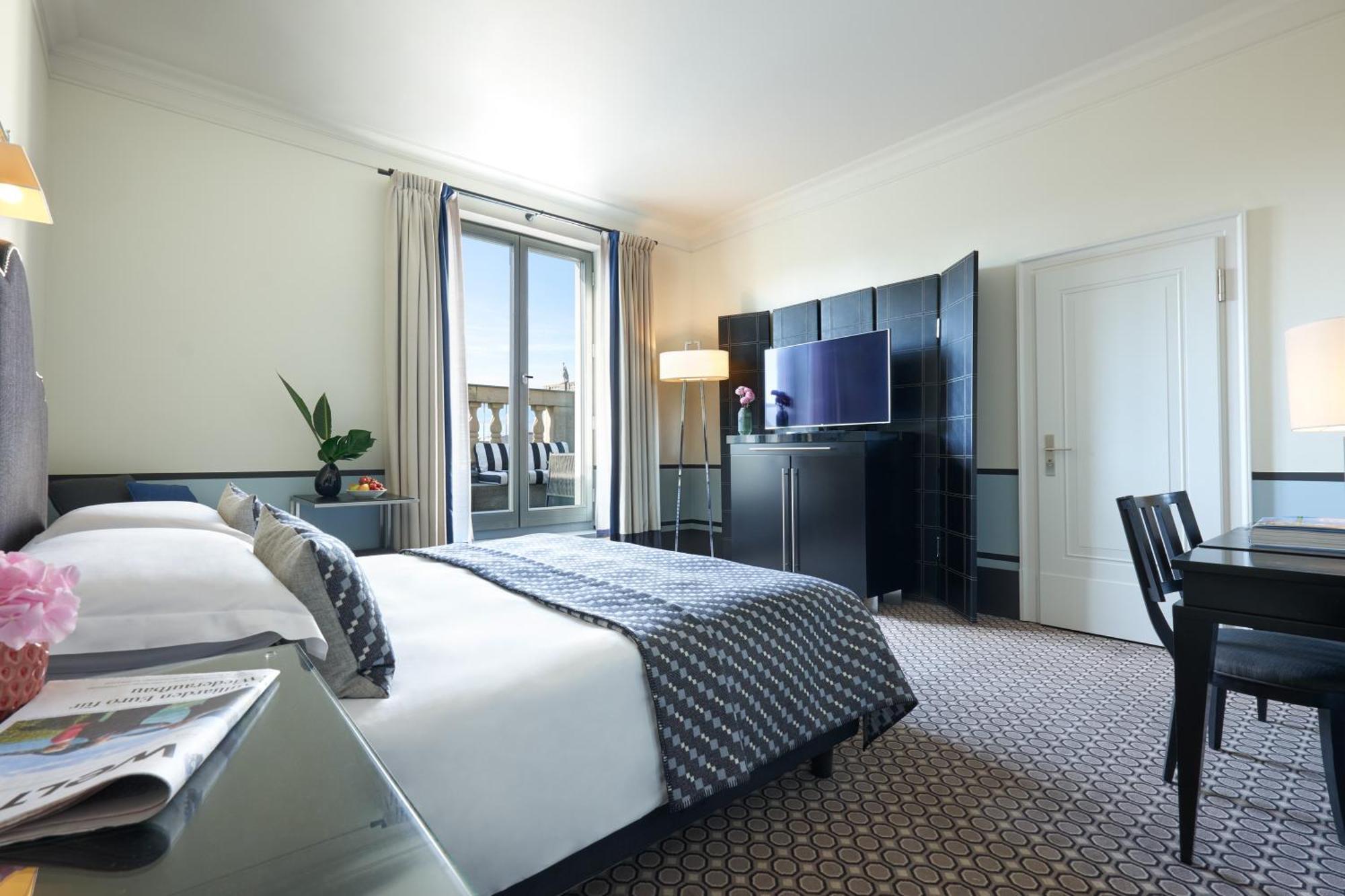 Premier Room,1742570496:JPEG
