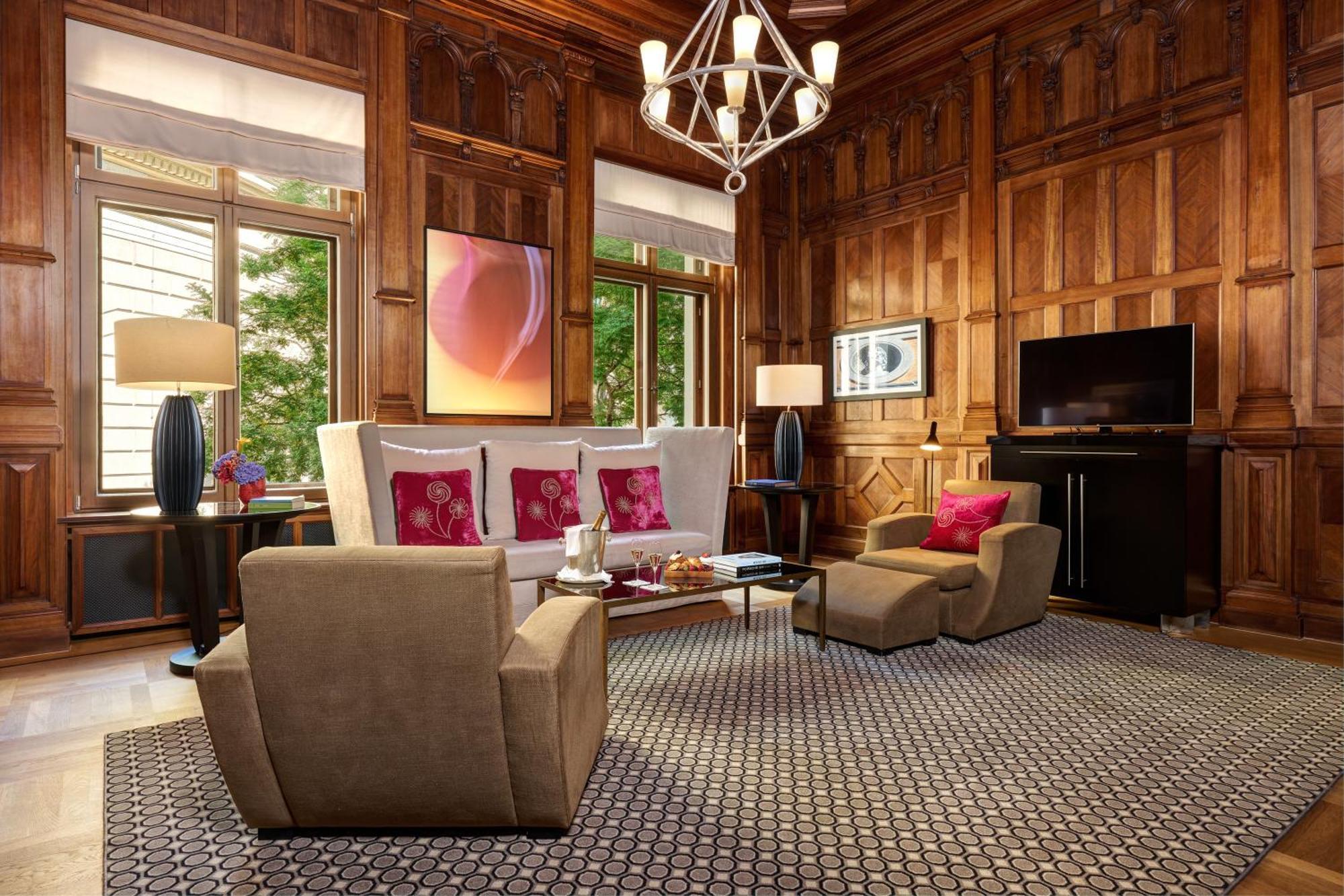 Luxury Suite