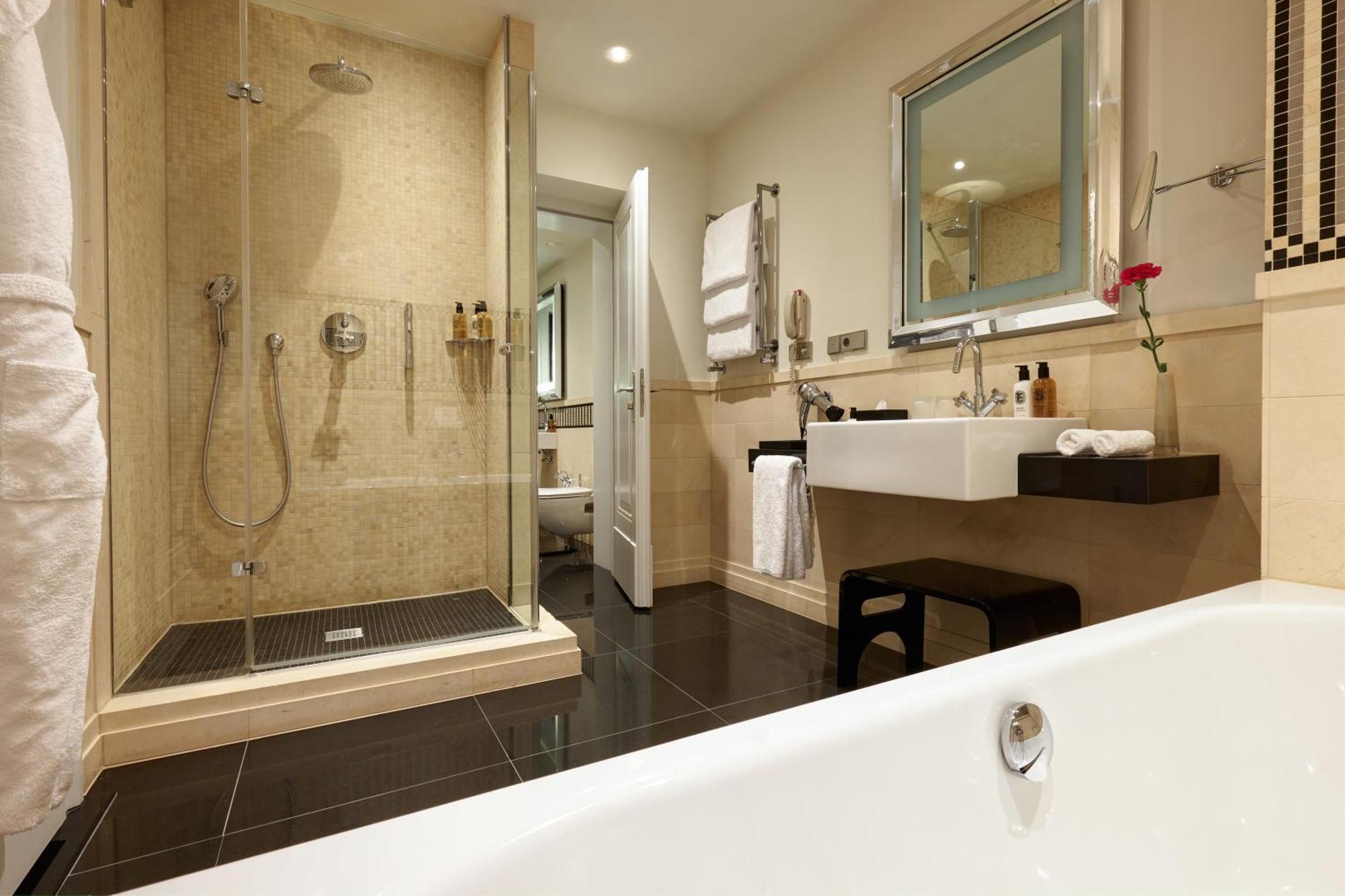 Luxury Suite